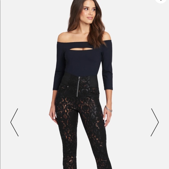 Brand new never worn Bebe high waist elastic zip front foil skinny jeans. Sz: 28 - Picture 2 of 8
